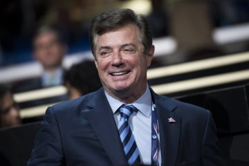 Янукович купил Манафорта за банку икры: скандальный документ пролил свет на их отношения
