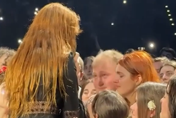 Флоренс Уэлч с украинскими фанатами, кадр из видео