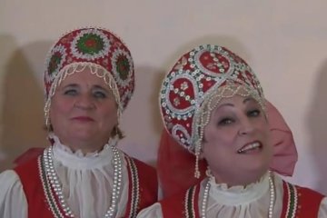 "Замуж за Путина": бабушки в кокошниках спели оду диктатору (видео)