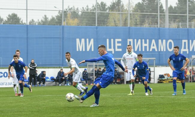 "Динамо" спіткнулось на останніх хвилинах і втратило перемогу над "Карпатами": як Шабанов став антигероєм