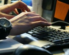 Українці в паніці: новий Telegram-бот зливає їх дані кому завгодно