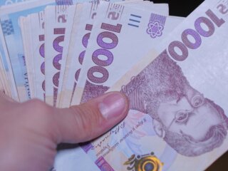Гроші в руках: виплати до 800 000 грн