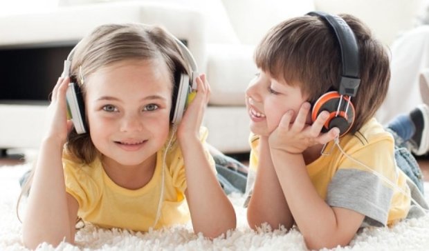 Для полноценного развития ребенку нужна музыка