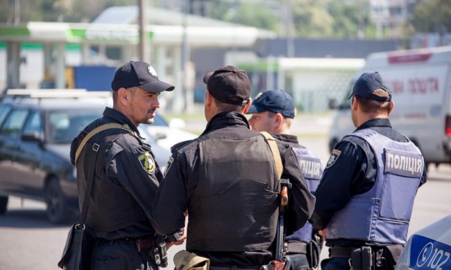 В Днепре неадекват жестоко избил жену и кинулся с ножом на полицейского: есть жертвы