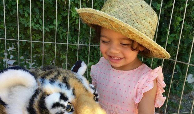 Наймолодша дівчинка Віна Дизеля погралася з тигром (ФОТО)