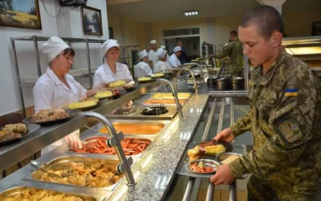 Як годують, так і служать: різниця між меню ЗСУ та путінських вояк