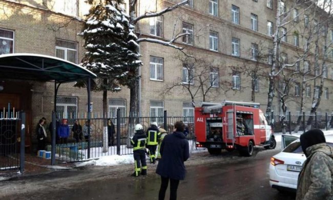 Велика пожежа під Києвом: повний студентів гуртожиток охопив вогонь