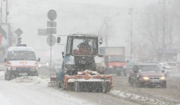 Непогода парализовала движение в четырех областях
