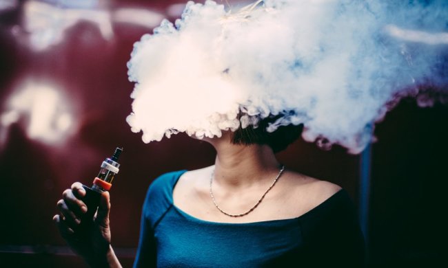 Запарился: насколько вредно курение электронных сигарет