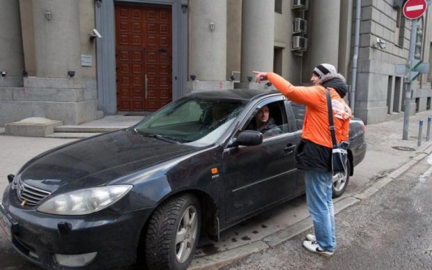 Очередной когут парковки стал жертвой разъяренных киевлян. Как вам наказание