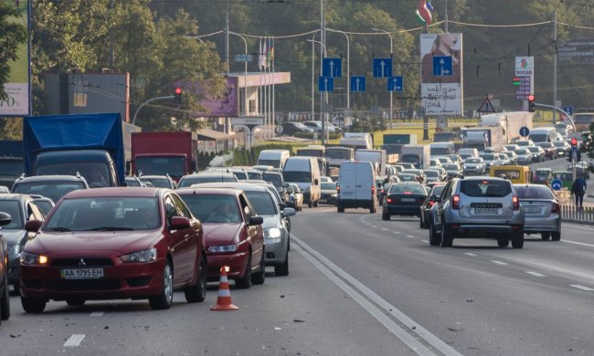 Новые правила позволят отбирать права у водителей: проезд на красный, система баллов и пересдача