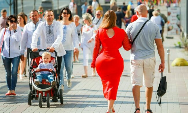 Кардашьян раптово нагрянула до  Києва, чоловіки, тримайтеся: гарячі фото пишнотілої хуліганки