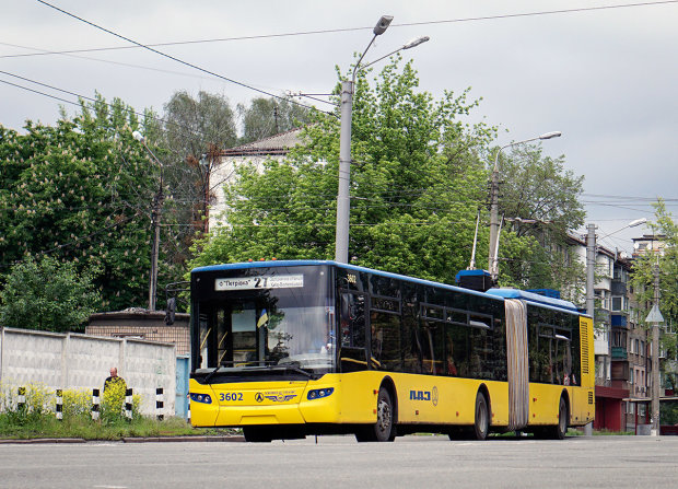 Дебаты Порошенко и Зеленского на "Олимпийском": общественный транспорт в Киеве изменил график работы