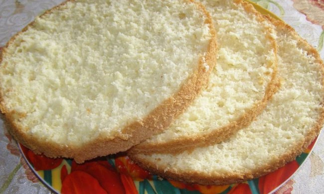 Найшвидший рецепт пухкого бісквіту, який сподобається кожному