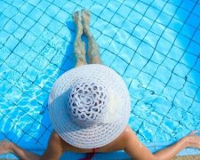 Какая опасность для здоровья "живет" в бассейне