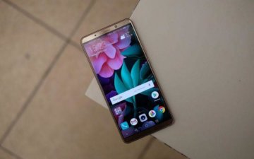 Huawei Mate 20 Lite: в сеть всплыли фото секретного флагмана