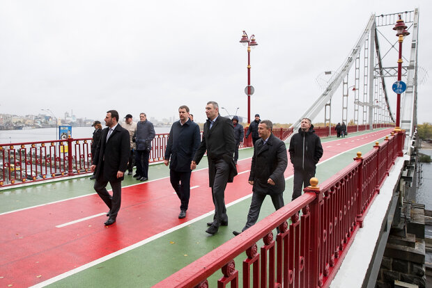"Карма Кличка" продовжує знищувати київські мости: "втомився" ще один