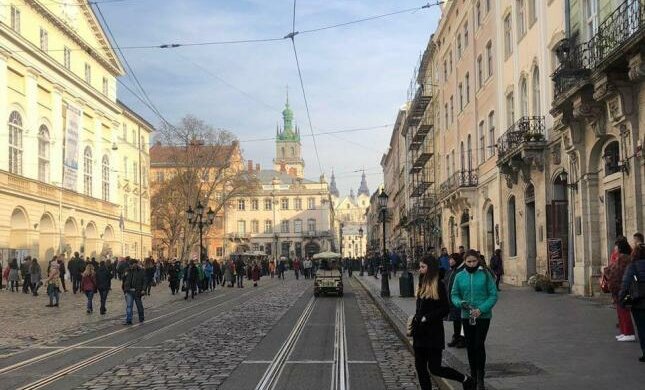 Зимнее солнце прогуляется по улочкам Львова: синоптики дали оптимистичный прогноз на 25 января
