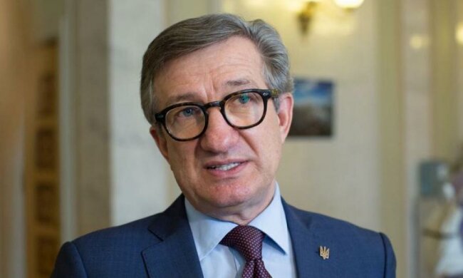 Тарута: Представники шоу-бізнесу не зможуть витягнути економіку України зі стану коми