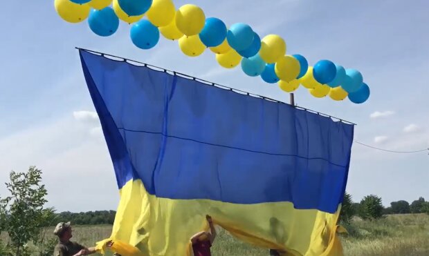 Український прапор над Донецьком, скріншот: Facebook
