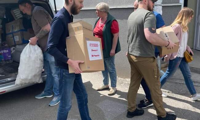 Гуманітарні вантажі