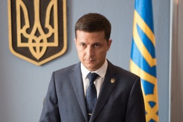 Зеленський терміново виїхав за кордон: фанати панікують