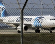 Фальшивий терорист викрав літак заради любові (відео)