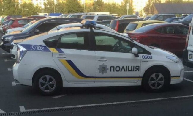 Мужчина поймал полицейских на нарушении ПДД в Киеве (видео)