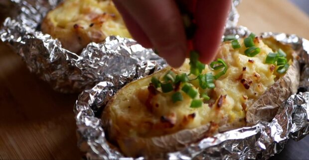 Запеченная картошка, фото: скриншот из видео
