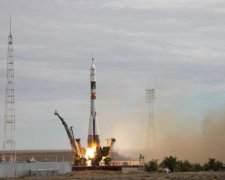 З'явилось відео, як російська ракета влаштувала пожежу в Казахстані