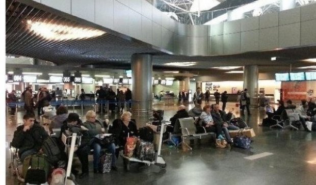 Аеропорт Сімферополя став тюрмою для сотні пасажирів