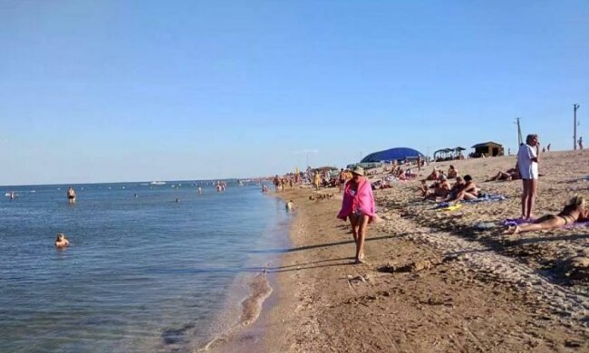 Азовское море "меняет цвет", в воду - ни ногой: туристы бегут, не оглядываясь