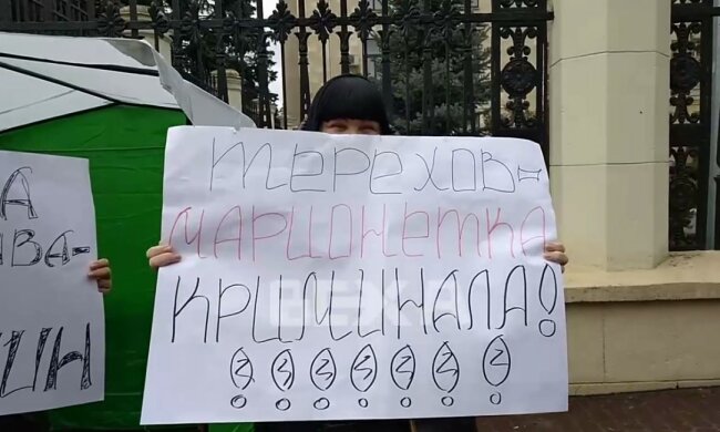 Розлючені харків'яни прийшли до Терехова через космічні тарифи: "Маріонетка криміналу"