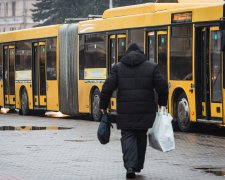 У Києві з автобуса на ходу відвалилося дно: це Європа, дитинко