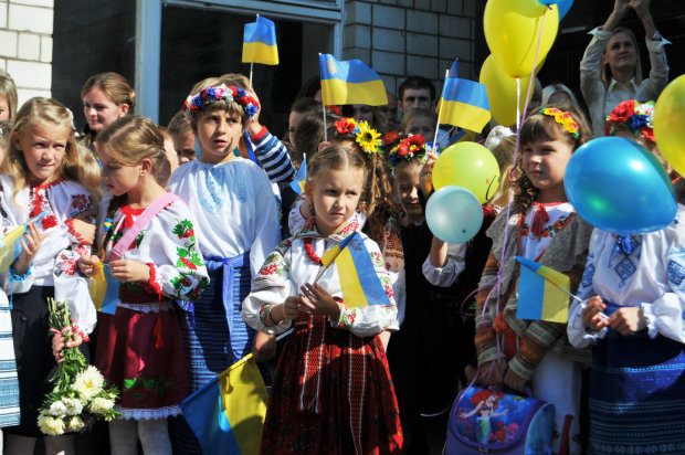С 1 сентября украинские школьники смогут учиться дома: как это сделать