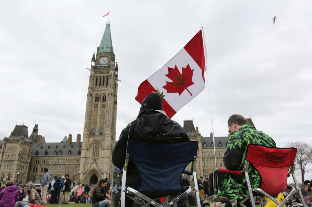 Повний легалайз: травичка в Канаді тепер дозволена всім