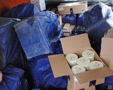 Добровольці залишили без косметики жителів Криму (фото)