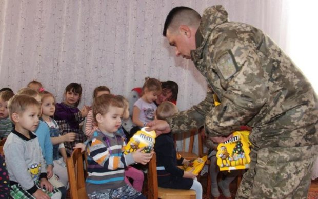 "Решил спросить отца, но он как раз погиб": истории детей погибших воинов АТО довели украинцев до слез