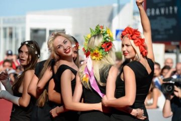 Активістки Femen влаштували гарячий прийом азербайджанцям
