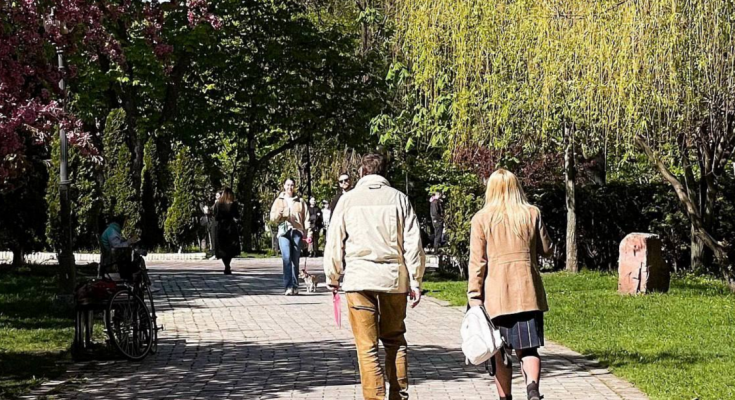 Украинцы, прогулка, фото из соцсетей