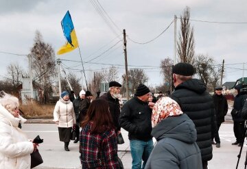 Пенсіонери Коростеня вийшли на мітинг / фото: Facebook