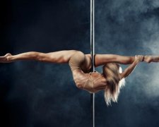Вся Росія в одному відео: бабусі влаштували дітям школу стриптизу
