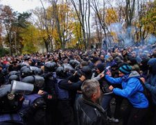 Толпа устроила побоище с копами в Одессе: есть жертвы