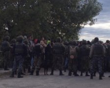 Сотню копачів бурштину затримали за стрілянину на Волині (фото)