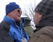 Верх цинизма! Наблюдатель ОБСЕ отдал честь "ЛНРовцу" над телами украинских бойцов