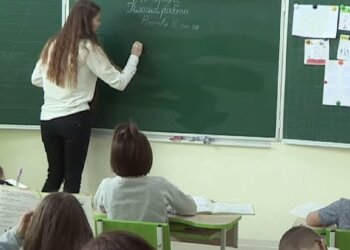 Діти в школі. Фото: кадр з відео