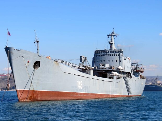 Знищений корабель, фото: ВМС ЗС України