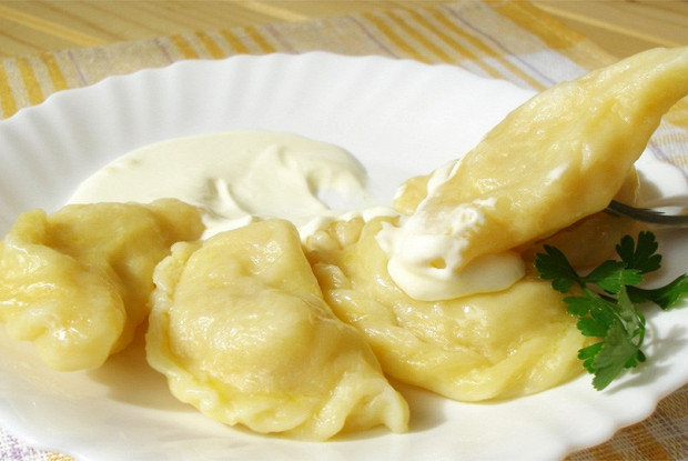 швидко і смачно: домашній рецепт вареників з картоплею