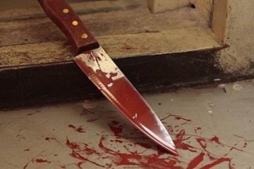 Жінка випадково зарізала чоловіка, змагаючись у метанні ножів