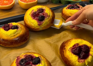 Булочки с сыром и вишней: фото скрин рецепта